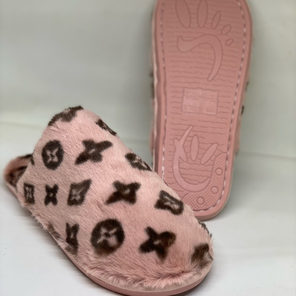 Trendy Pink and Black Fur Slippers - Picture 4 of 7